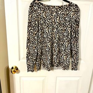 Size medium - Animal print sweater with Patch elbows .
